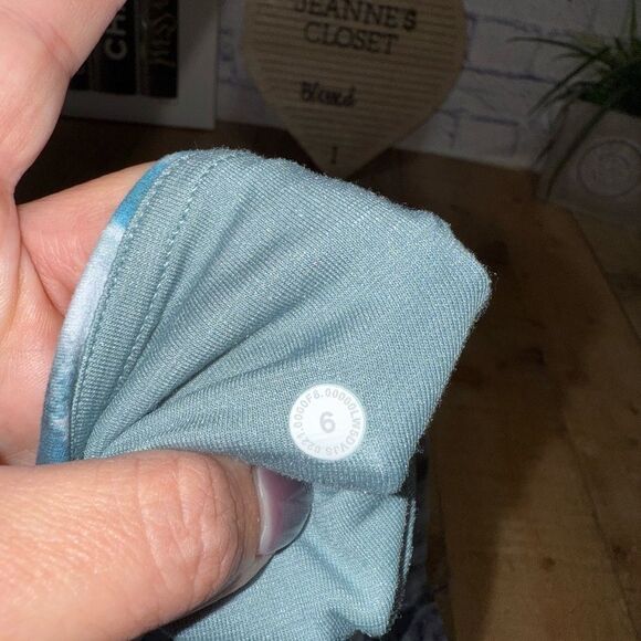 Lululemon Unlimit High-Rise Tight 25" Kaleidofloral Multi Leggings size 6 - Picture 4 of 12